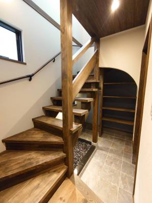 20�؂̓y�n�Ɍ���15�؂̉�