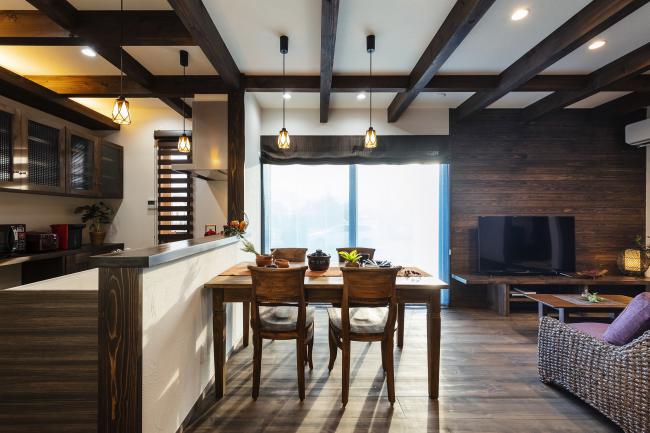 ���f���n�E�X���J��