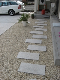 ���A�v���[�`���ˍ����E��e�Ε~��