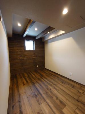 20�؂̓y�n�Ɍ���15�؂̉�