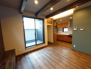 20�؂̓y�n�Ɍ���15�؂̉�