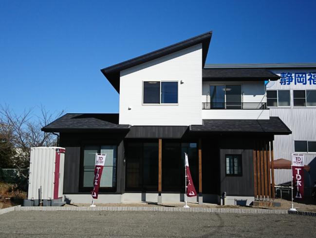 �z�����W�߂��a���_���X�^�C���̉�