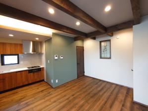 20�؂̓y�n�Ɍ���15�؂̉�